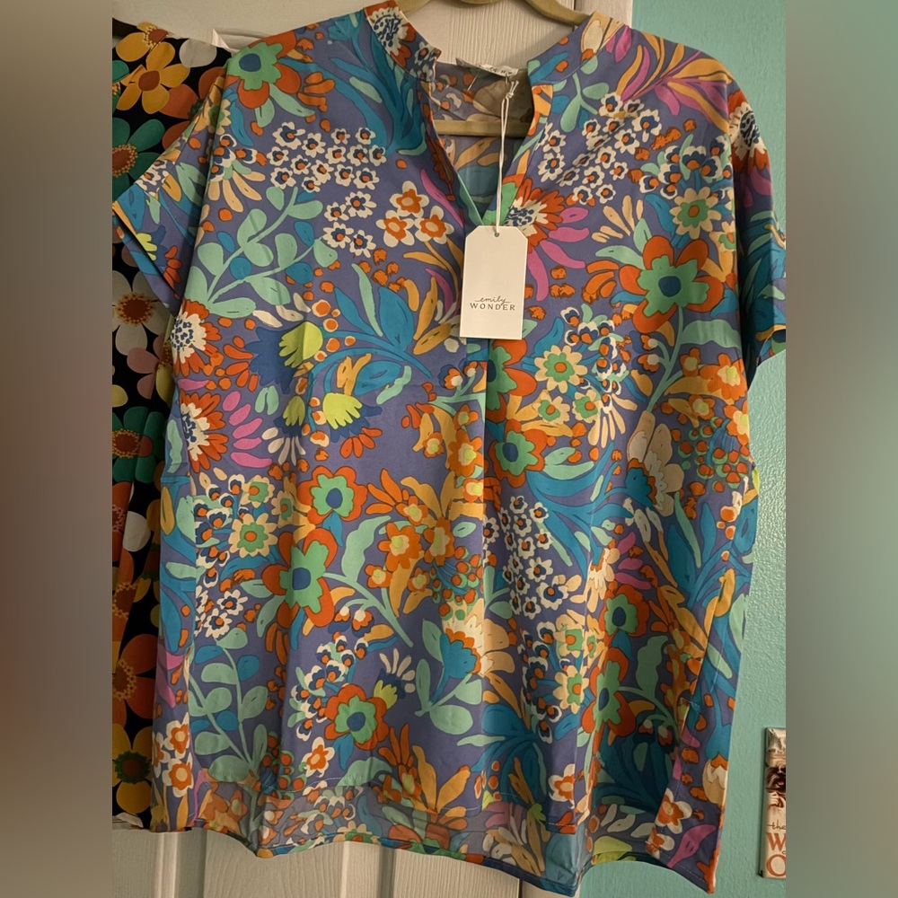 EUC Emily Wonder brand set of 2. 1 large 1 med